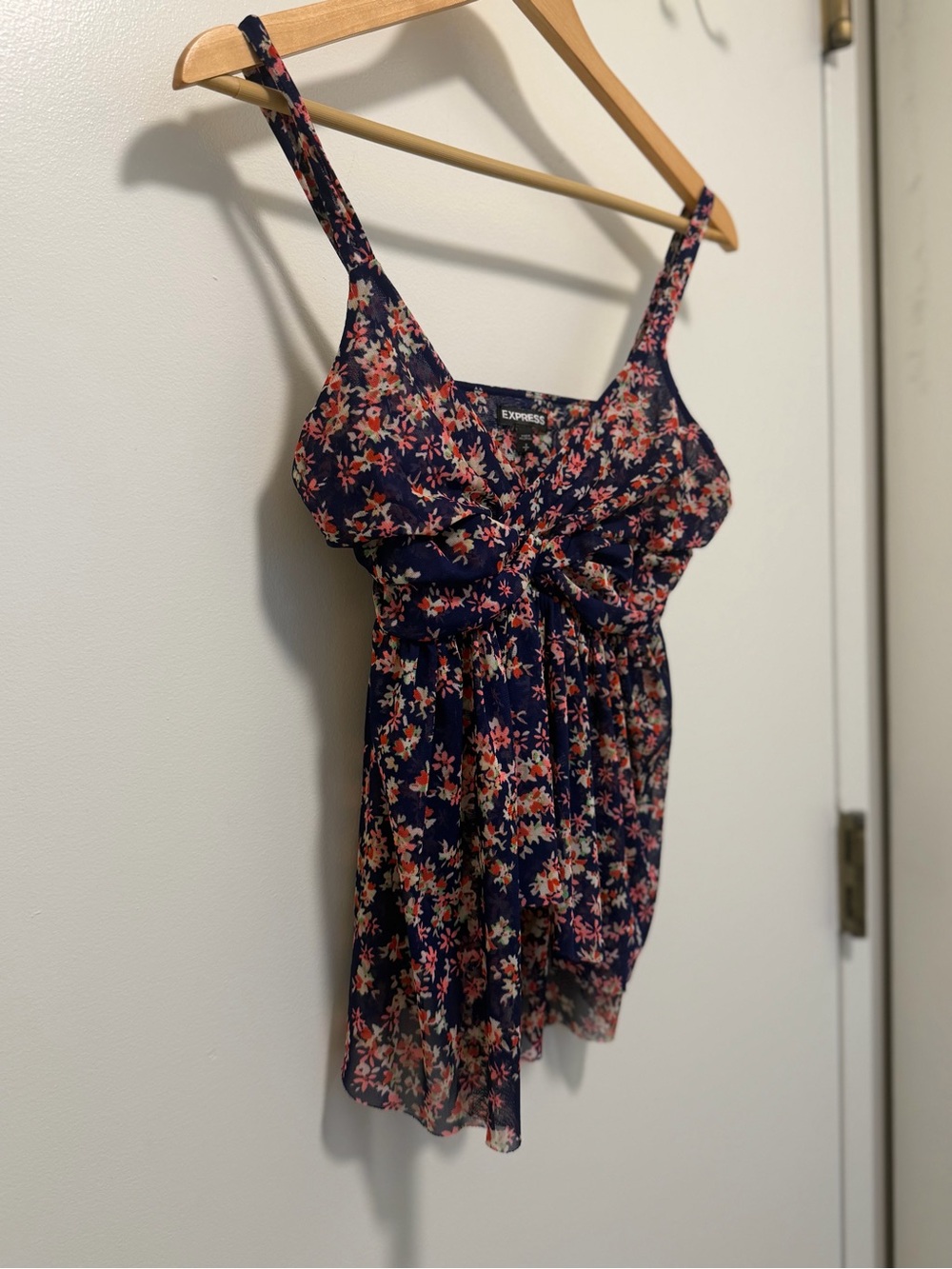 Express Navy Floral Tie-Front Cami Tank size Small NWOT perfect for summer